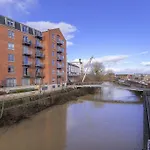 55 Cocoa Suites York, Free Parking Onsite