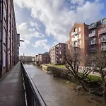 55 Cocoa Suites York, Free Parking Onsite